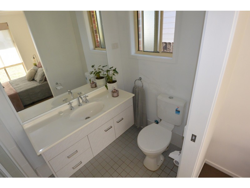 33 Murrumbong Road, Summerland Point NSW 2259