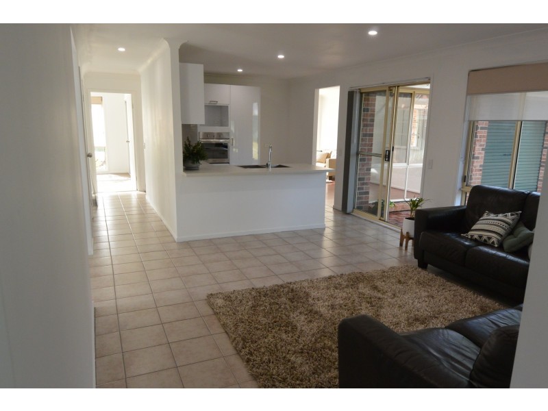 33 Murrumbong Road, Summerland Point NSW 2259