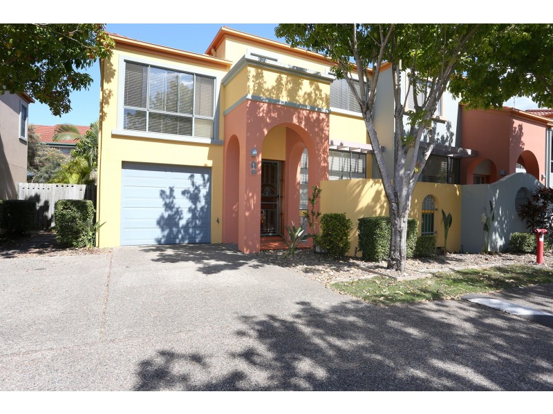 33/20 Fairway Drive, Clear Island Waters QLD 4226