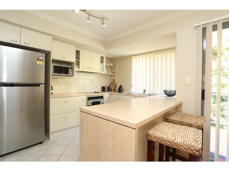 33/20 Fairway Drive, Clear Island Waters QLD 4226