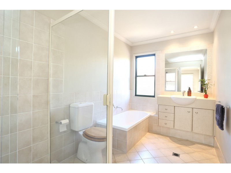 33/20 Fairway Drive, Clear Island Waters QLD 4226