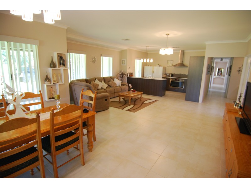 19 Housden Close, Muchea WA 6501