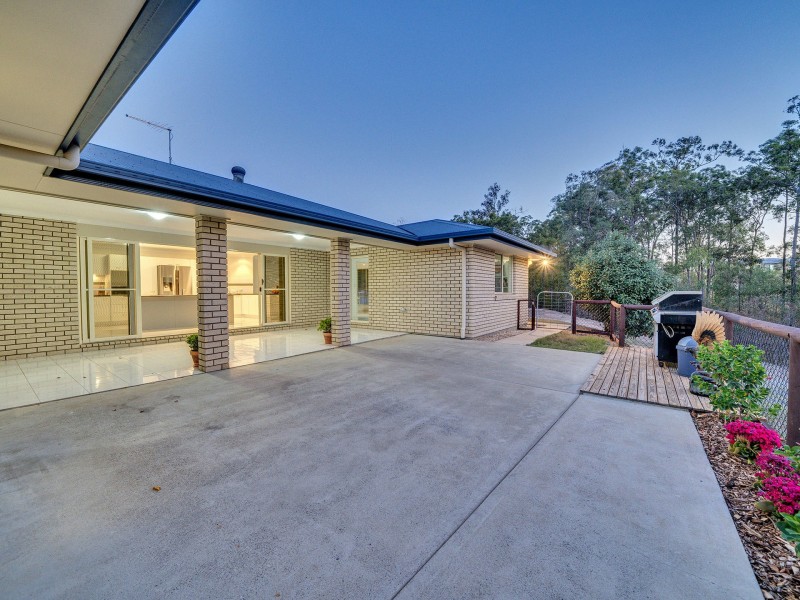 18-20 Pole Crescent, New Beith QLD 4124