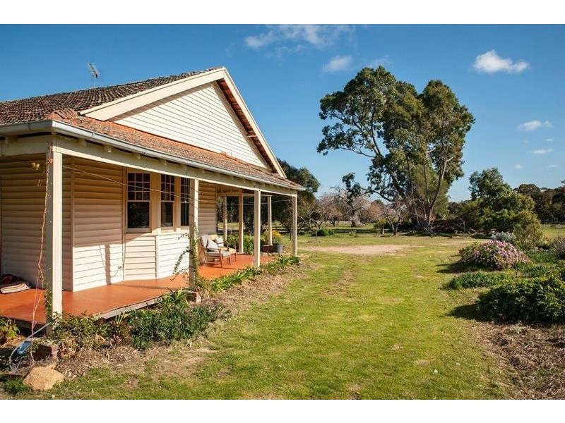118 Burrong Basin Road, Black Range VIC 3381