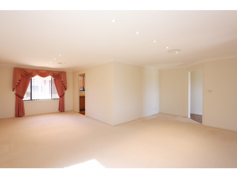 37 Stenhouse Drive, Mount Annan NSW 2567