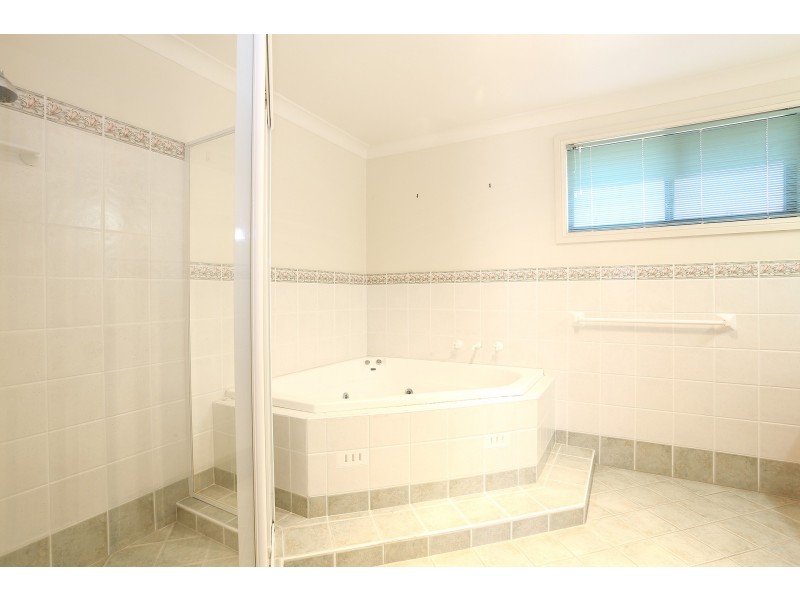 37 Stenhouse Drive, Mount Annan NSW 2567