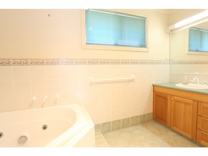 37 Stenhouse Drive, Mount Annan NSW 2567