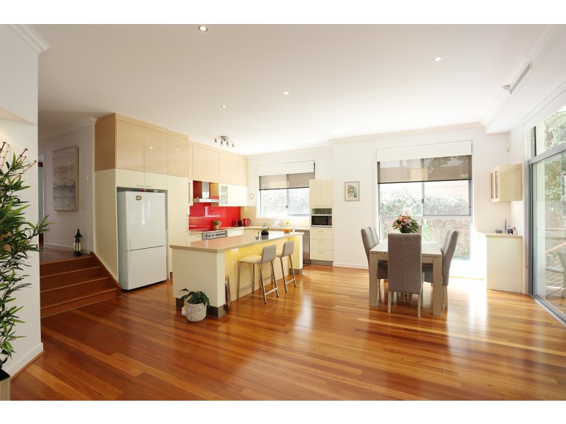 16 Sands Place, Chapel Hill QLD 4069