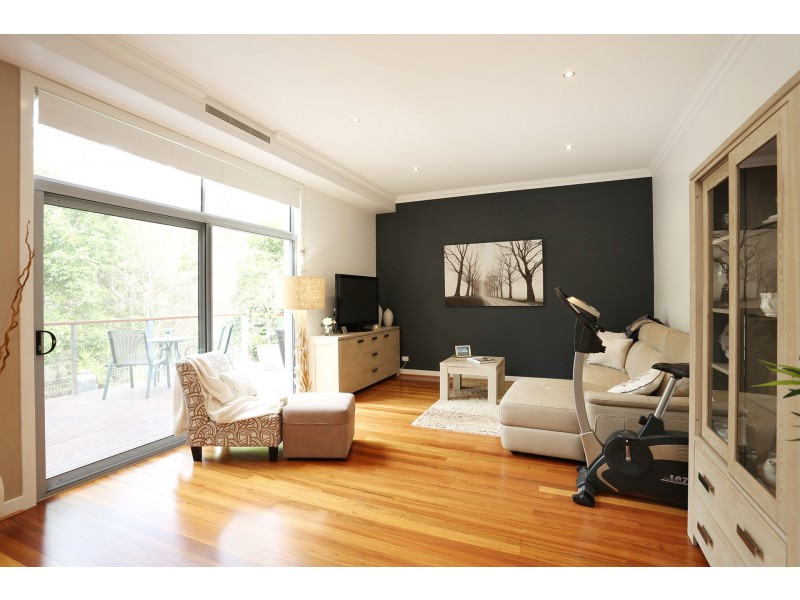 16 Sands Place, Chapel Hill QLD 4069