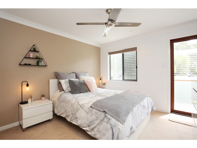 16 Sands Place, Chapel Hill QLD 4069