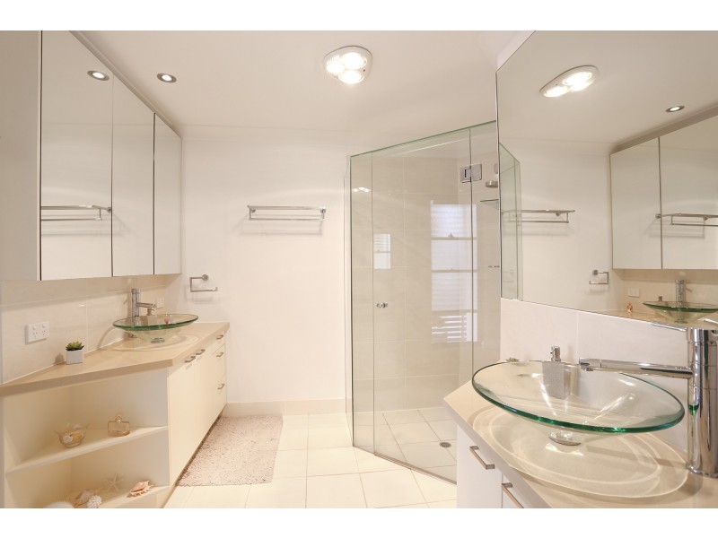 16 Sands Place, Chapel Hill QLD 4069