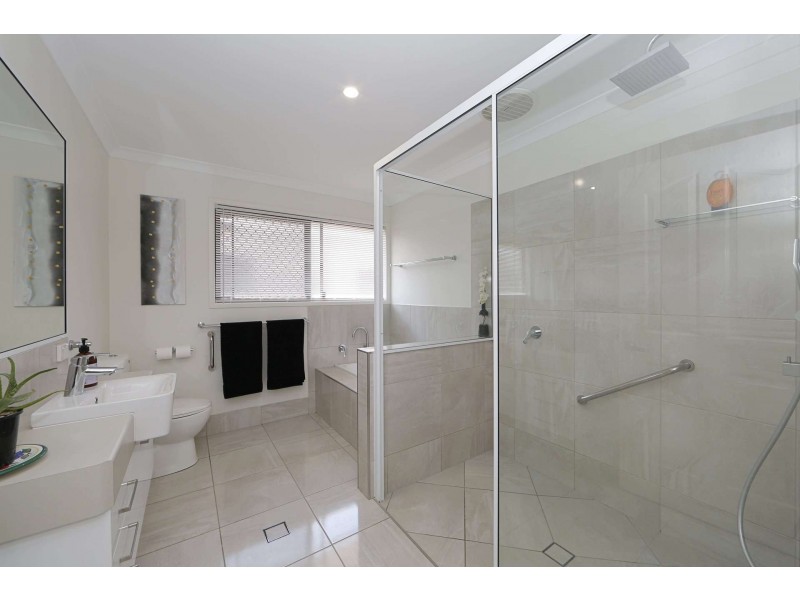 3 Bendidee Court, Branyan QLD 4670
