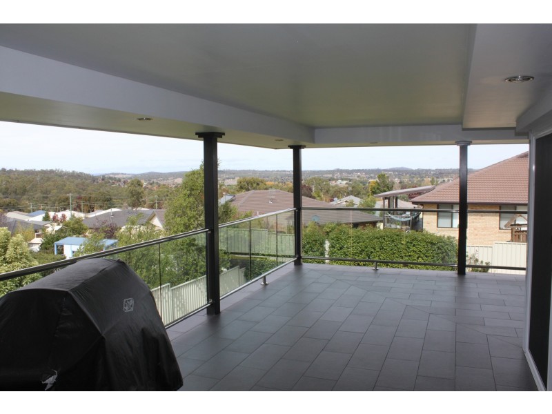 12 McCarthy Crescent, Armidale NSW 2350