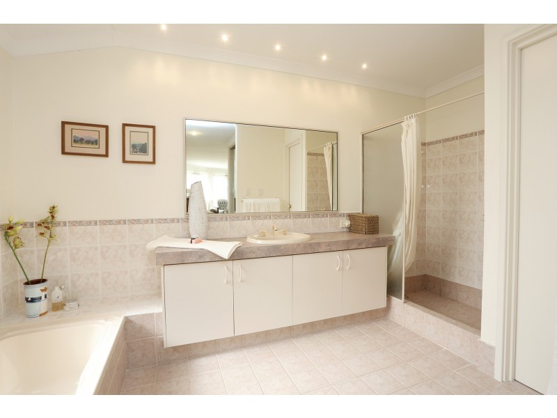 33 Welbeck Road, Canning Vale WA 6155