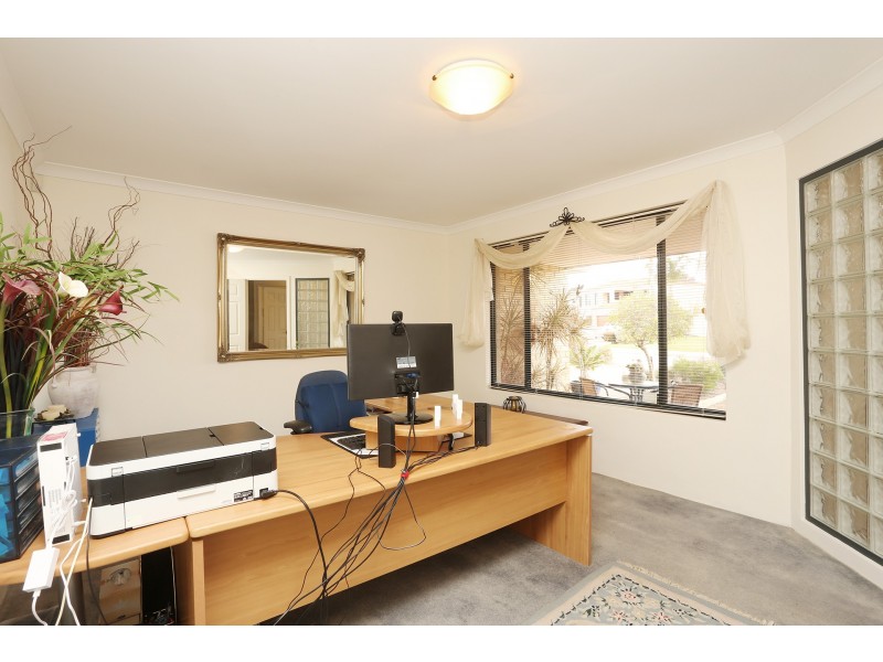 33 Welbeck Road, Canning Vale WA 6155