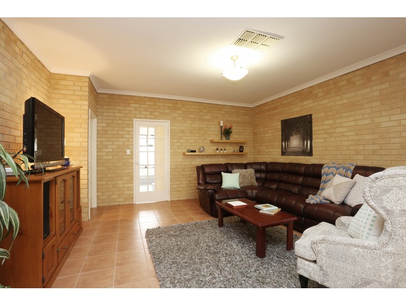 33 Welbeck Road, Canning Vale WA 6155