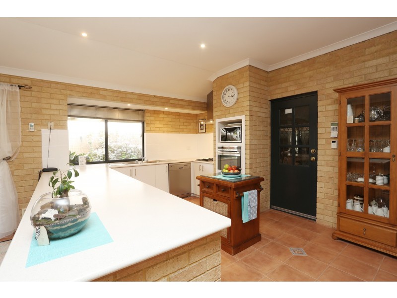 33 Welbeck Road, Canning Vale WA 6155