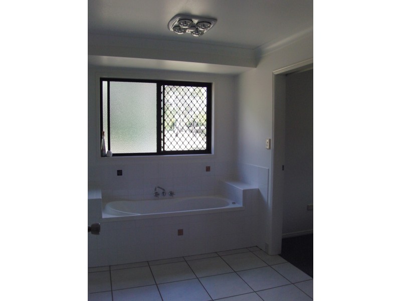 40 Arcadia Drive, Branyan QLD 4670