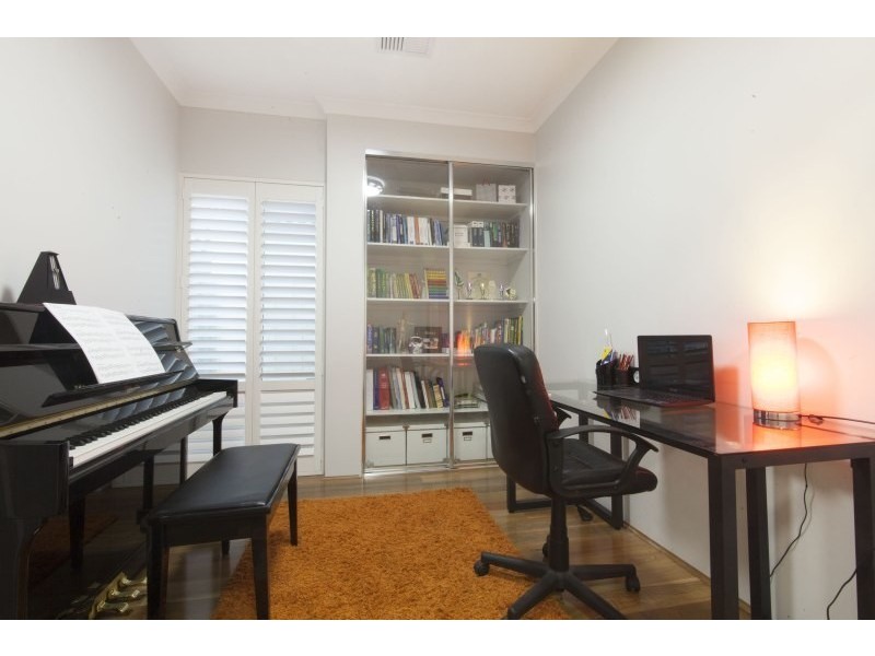 10 Portsmouth Way, Harrisdale WA 6112