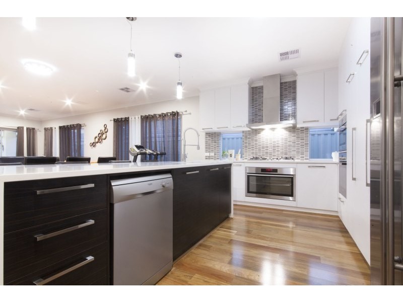 10 Portsmouth Way, Harrisdale WA 6112