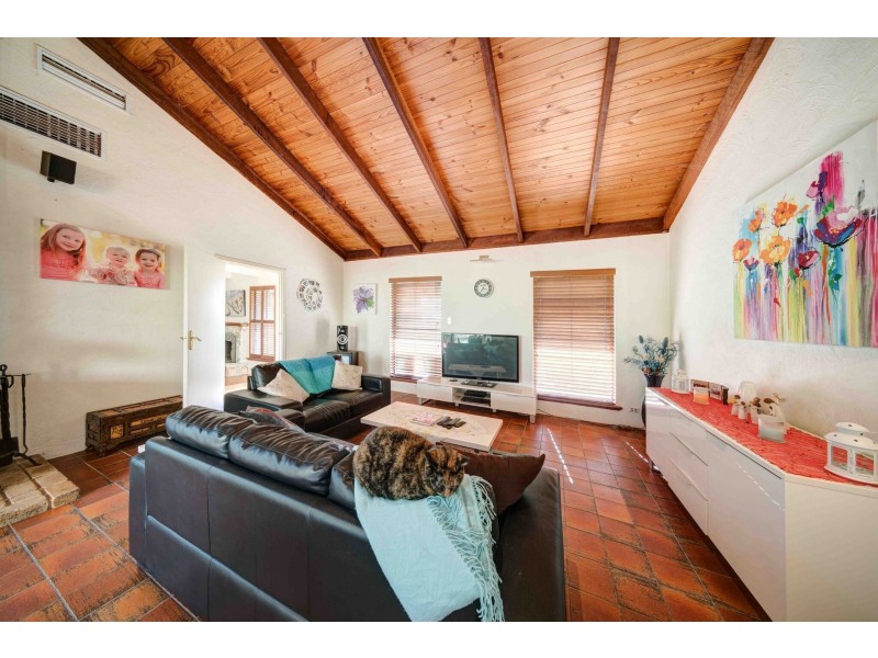 48 Waterford Drive, Gidgegannup WA 6083