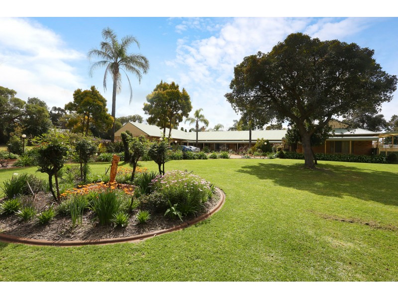 26 Louise Place, Gnangara WA 6077