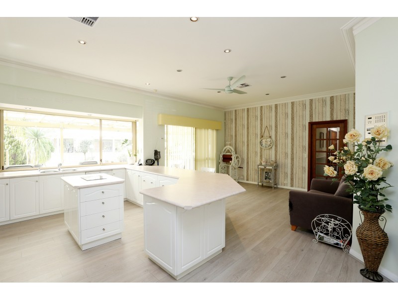 26 Louise Place, Gnangara WA 6077