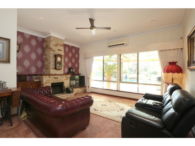 26 Louise Place, Gnangara WA 6077