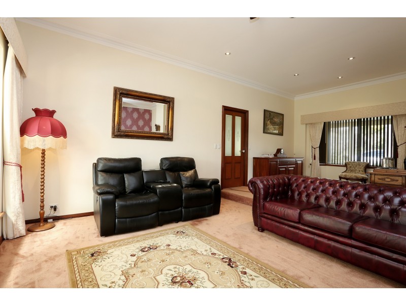 26 Louise Place, Gnangara WA 6077