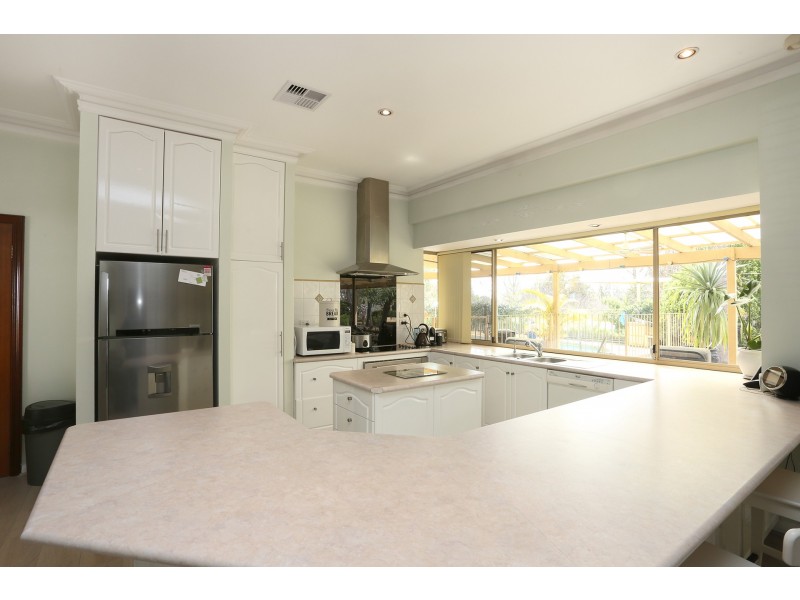 26 Louise Place, Gnangara WA 6077