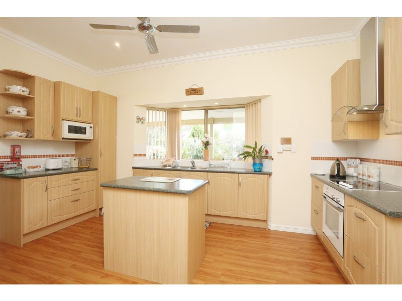 26 Louise Place, Gnangara WA 6077