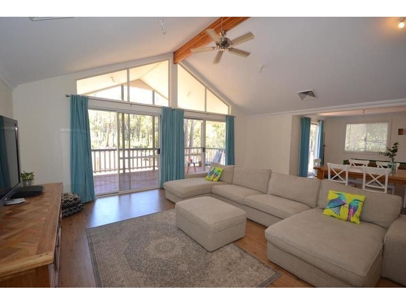 6 Dunham Glen, Wooroloo WA 6558