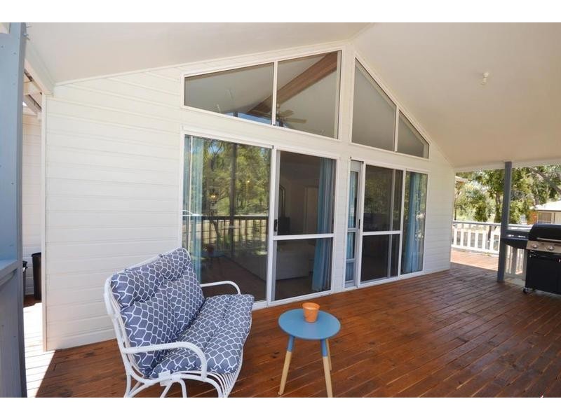 6 Dunham Glen, Wooroloo WA 6558