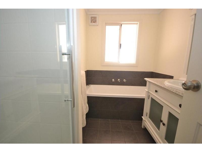 6 Dunham Glen, Wooroloo WA 6558