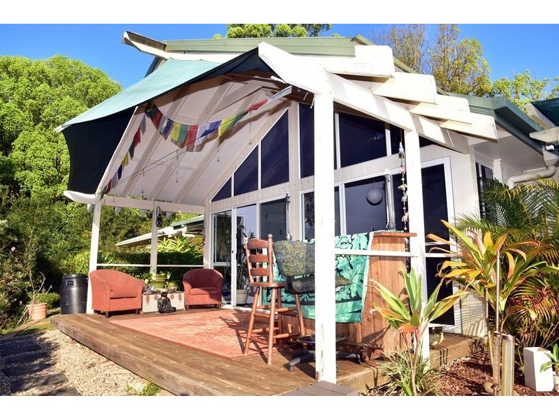 42 Meadow Place, Uki NSW 2484