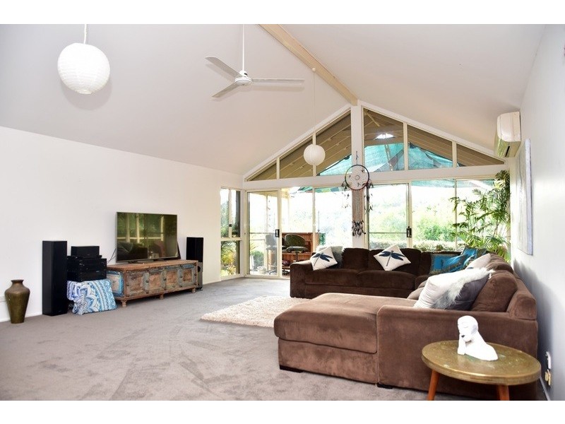 42 Meadow Place, Uki NSW 2484