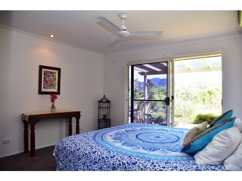 42 Meadow Place, Uki NSW 2484