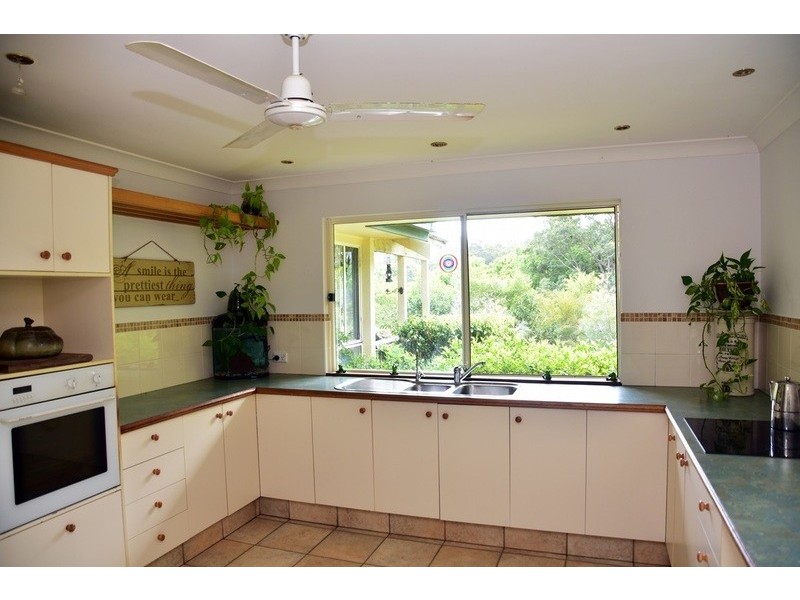 42 Meadow Place, Uki NSW 2484