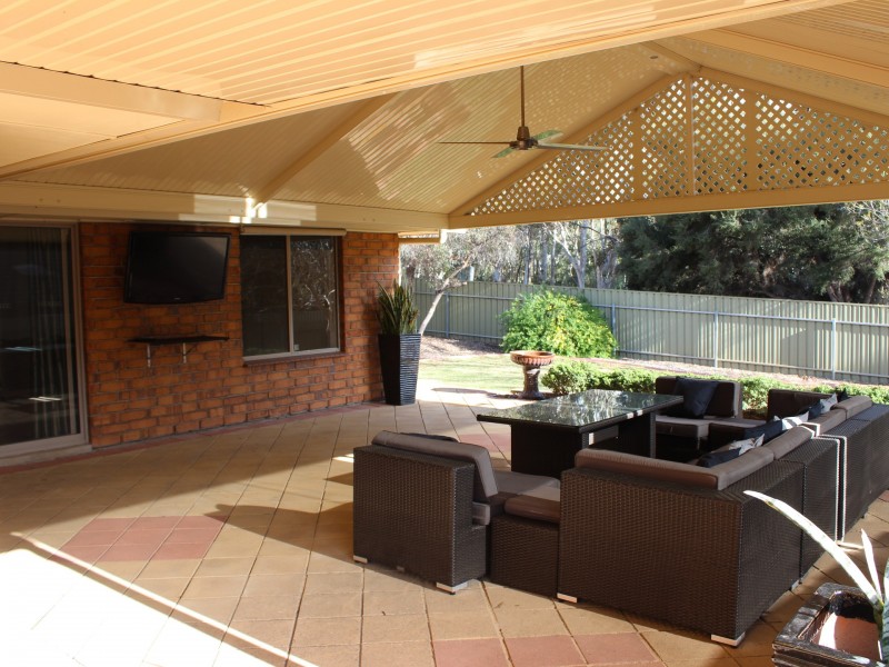 26 Coachhouse Drive, Gulfview Heights SA 5096