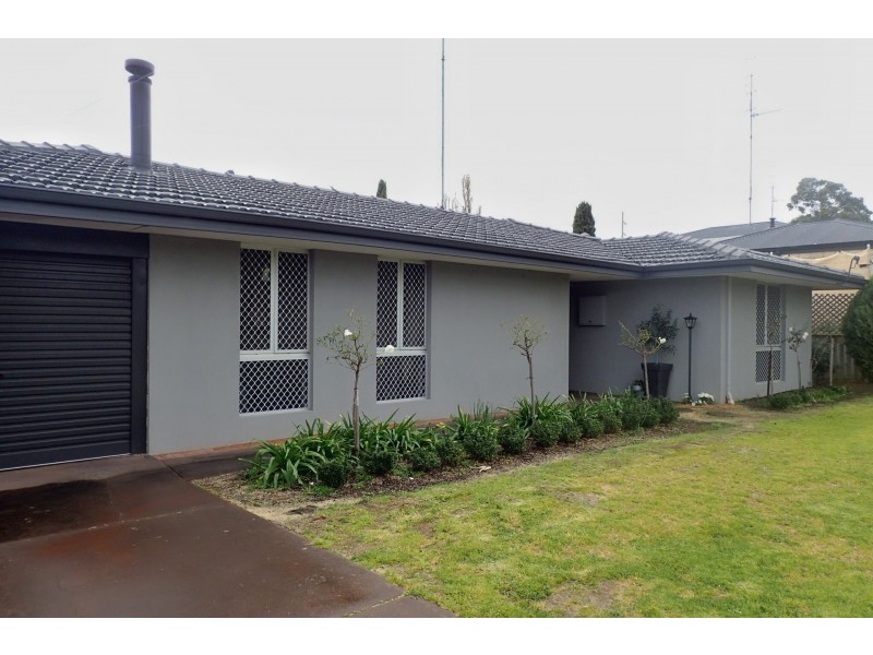 42 Jackson Street, Waroona WA 6215