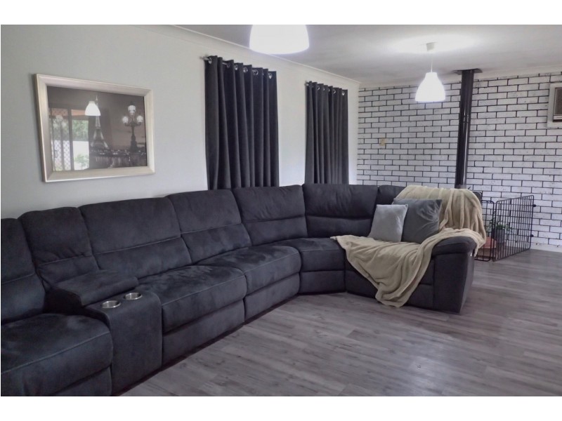 42 Jackson Street, Waroona WA 6215