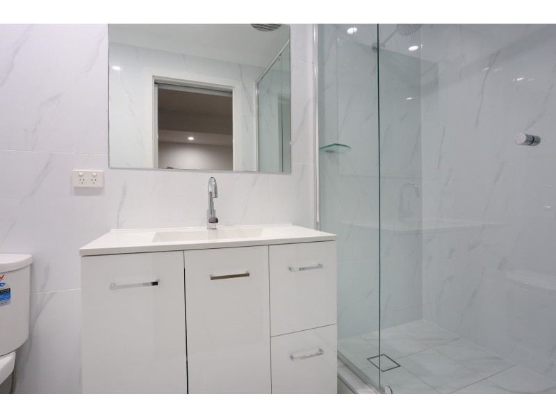 24 Pinevale Drive, Oxenford QLD 4210