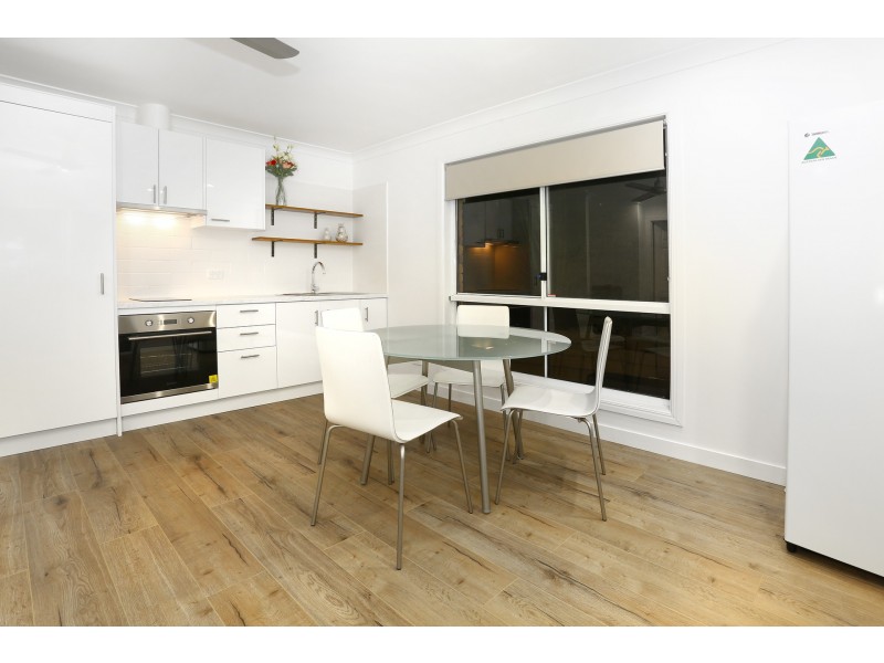 24 Pinevale Drive, Oxenford QLD 4210