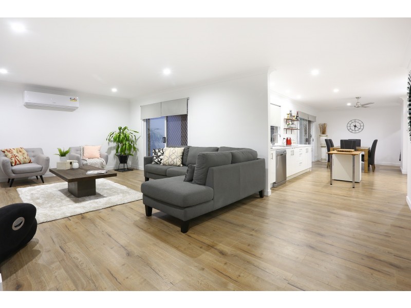 24 Pinevale Drive, Oxenford QLD 4210