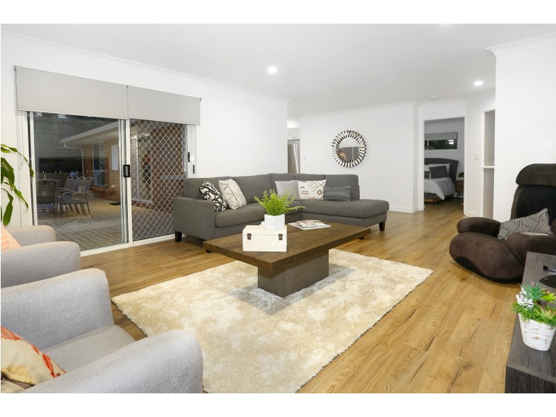 24 Pinevale Drive, Oxenford QLD 4210