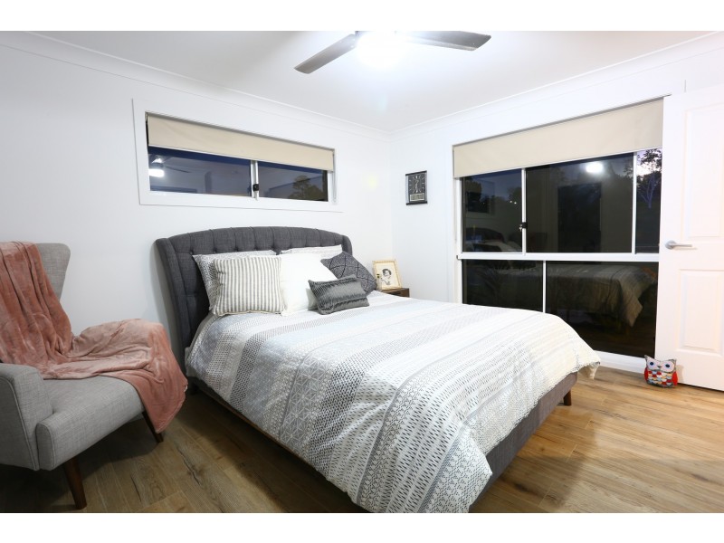 24 Pinevale Drive, Oxenford QLD 4210