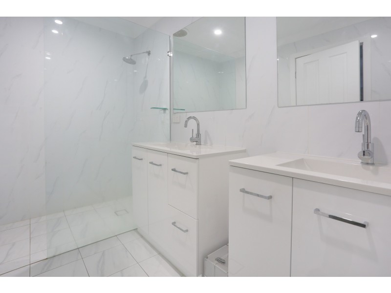 24 Pinevale Drive, Oxenford QLD 4210