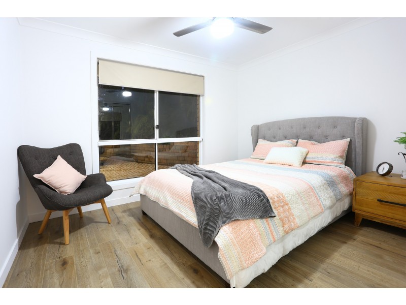 24 Pinevale Drive, Oxenford QLD 4210