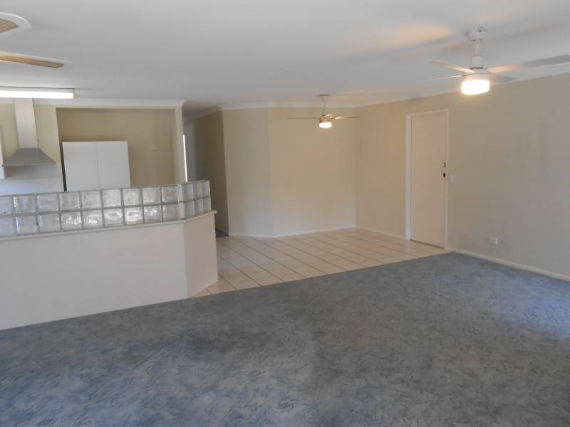 12 Glengarry Close, Highland Park QLD 4211