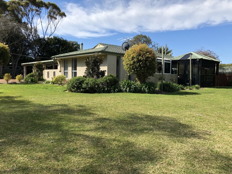 4 Wilson Avenue, Quindalup WA 6281